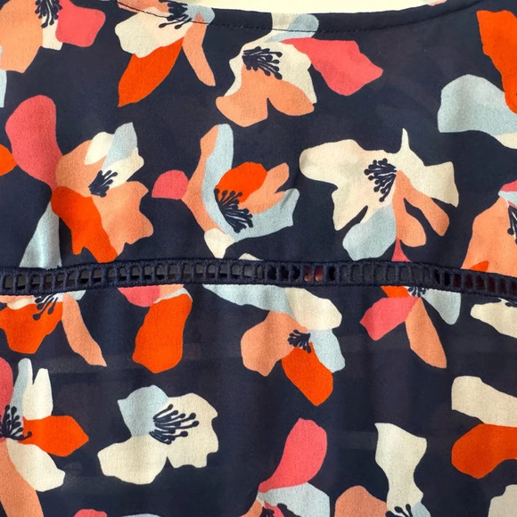 NWT Draper James Silk Floral Print Blouse Size 4 - Picture 4 of 11